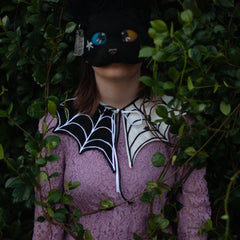 spiderweb chain stitched collar