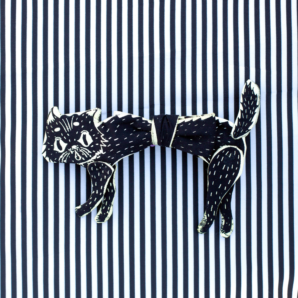 Scaredy cat bow tie