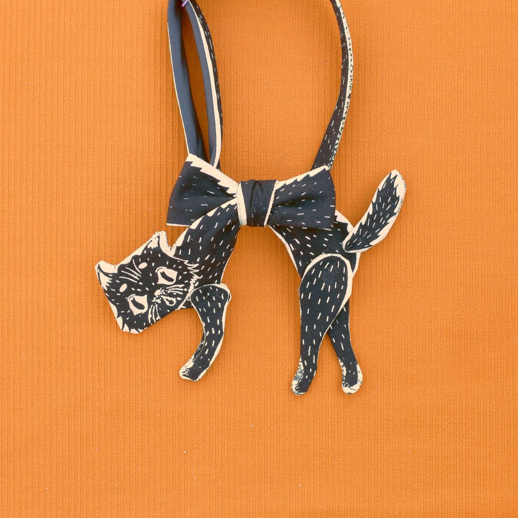Scaredy cat bow tie