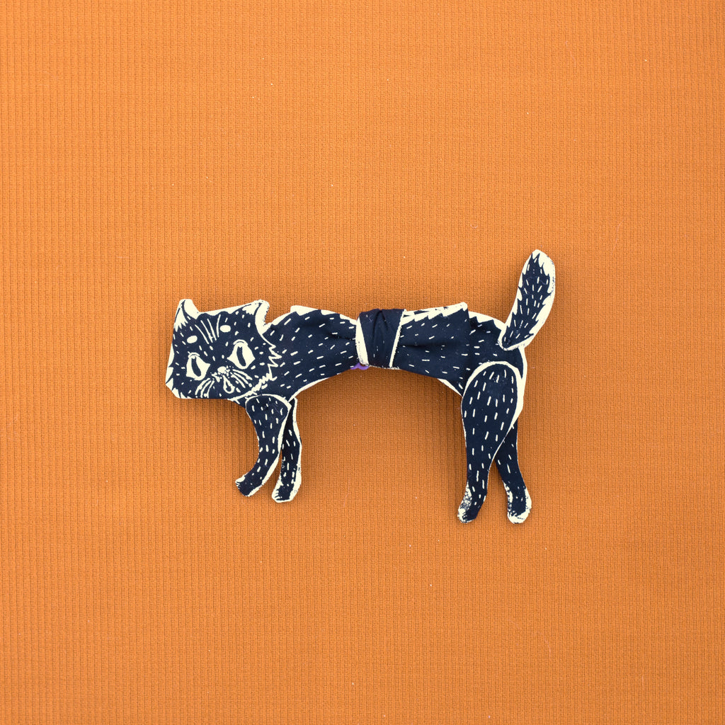 Scaredy cat bow tie