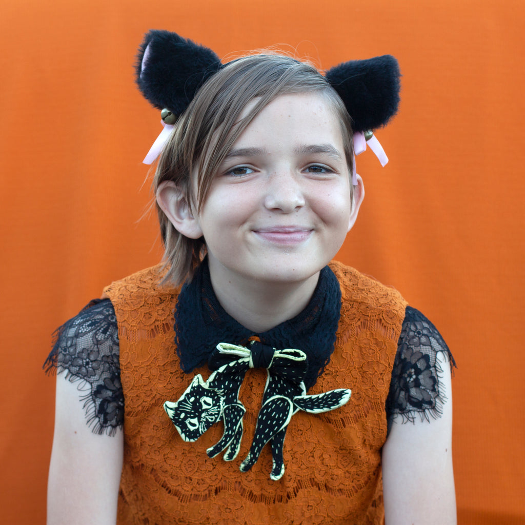Scaredy cat bow tie