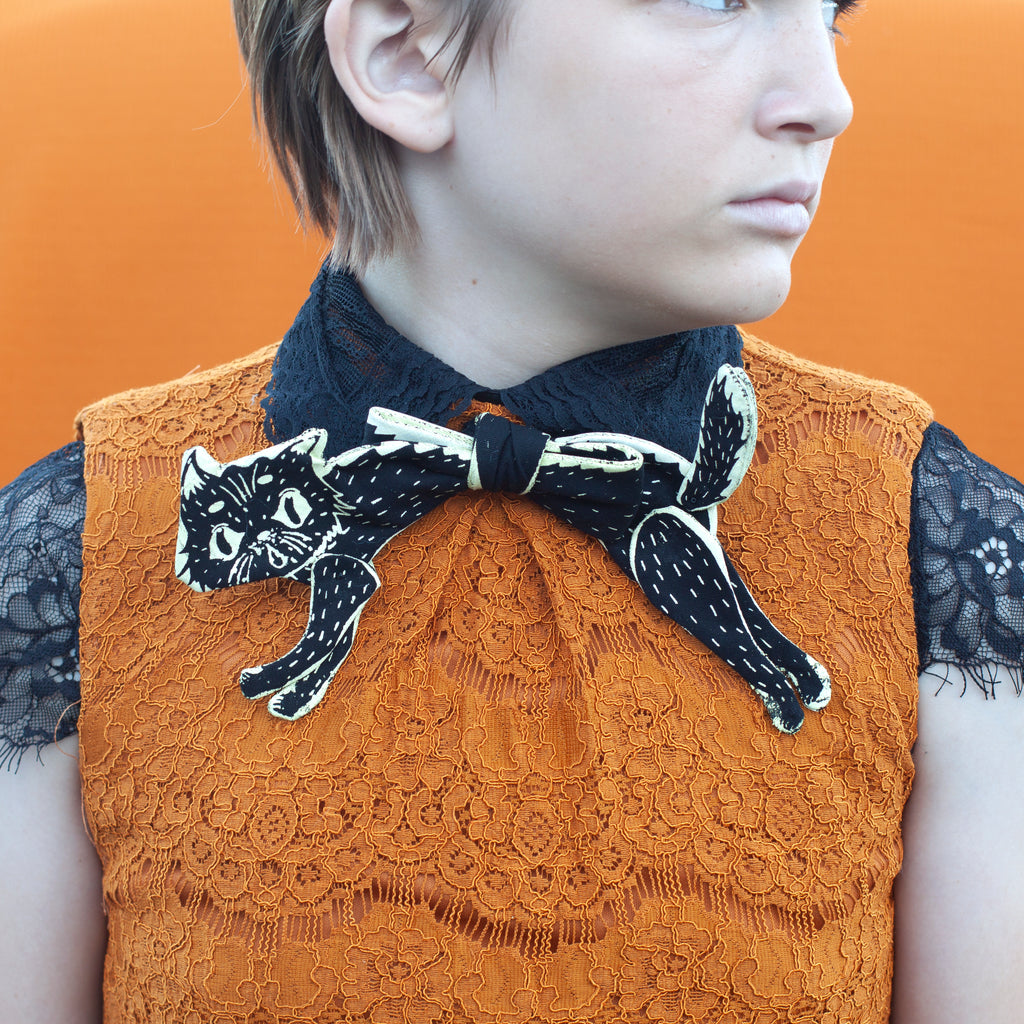 Scaredy cat bow tie